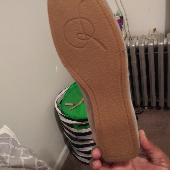 Shoes - Picture 6 of 7